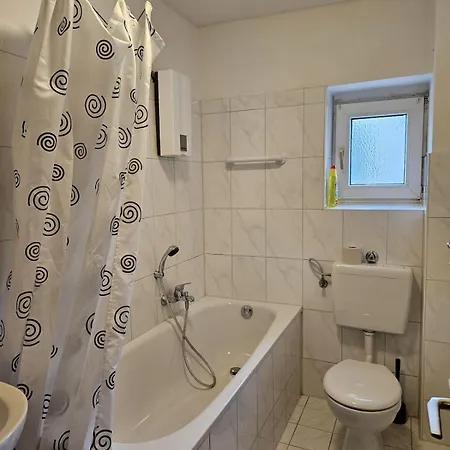 Homes Of Ruhr - Monteurwohnung Arena Апартаменты *